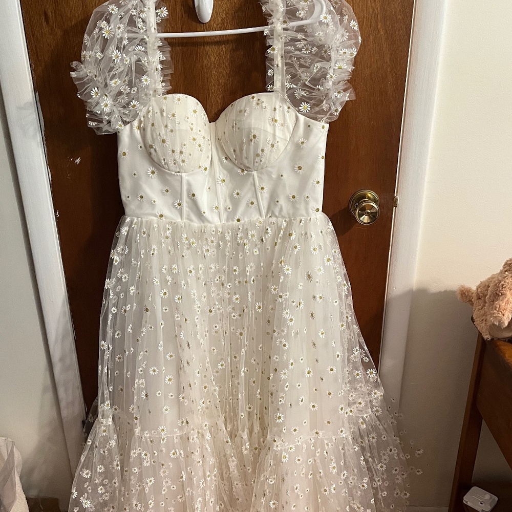 NWT Ava Gowns Daisy Tulle Dress